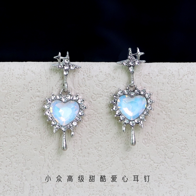 心韵蓝耀耳钉